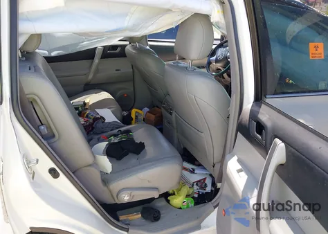 2012 Toyota Highlander Se V6 z USA, uszkodzony, nr VIN 5TDBK3EH3CS135784